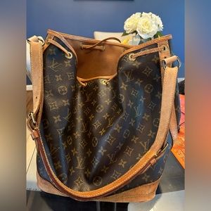 Vintage Authentic Louis Vuitton Noe Bucket Bag